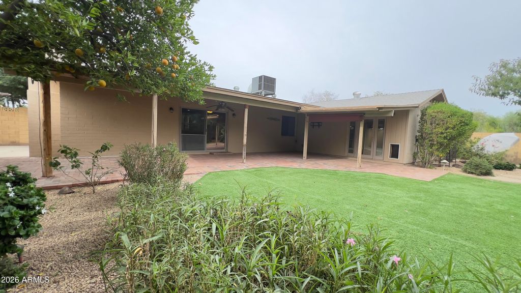 Image 41 of property listing at 801 W MICHELLE Drive, Phoenix, AZ 85023