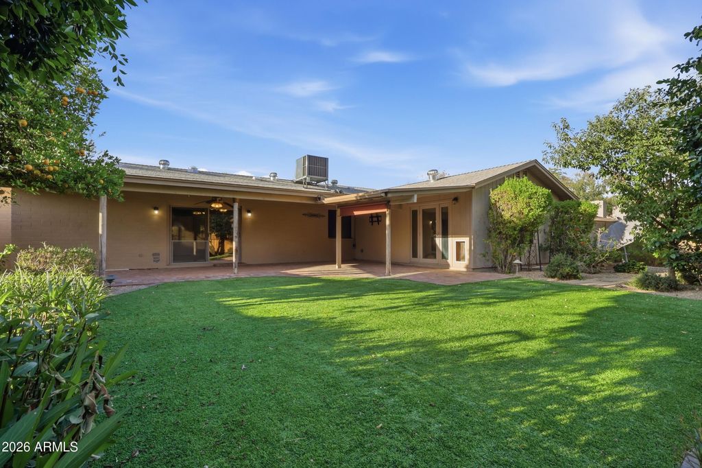 Image 42 of property listing at 801 W MICHELLE Drive, Phoenix, AZ 85023