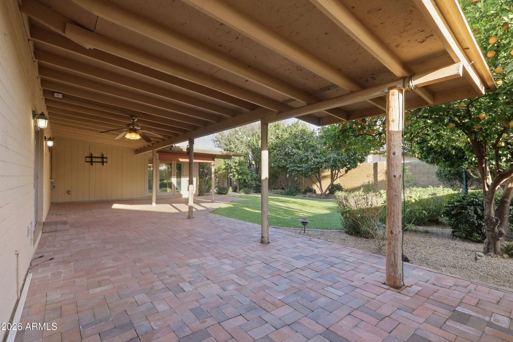 Image 44 of property listing at 801 W MICHELLE Drive, Phoenix, AZ 85023
