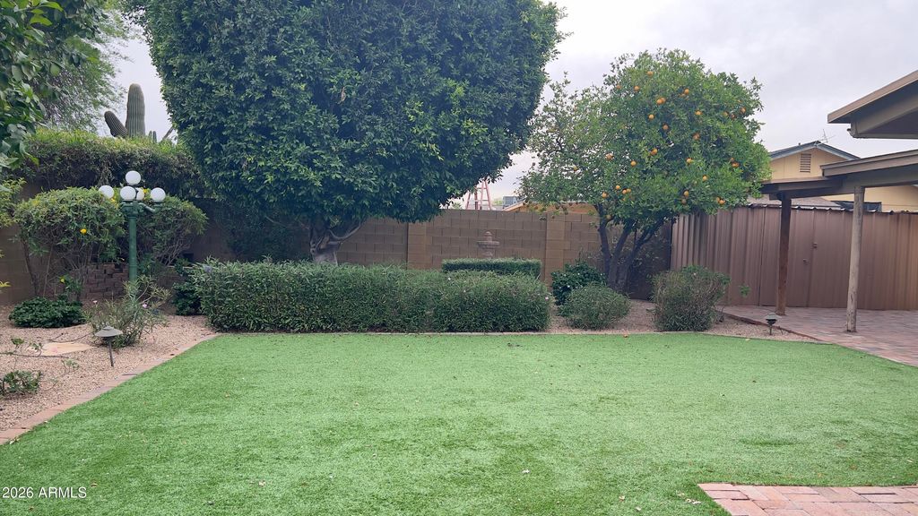 Image 47 of property listing at 801 W MICHELLE Drive, Phoenix, AZ 85023