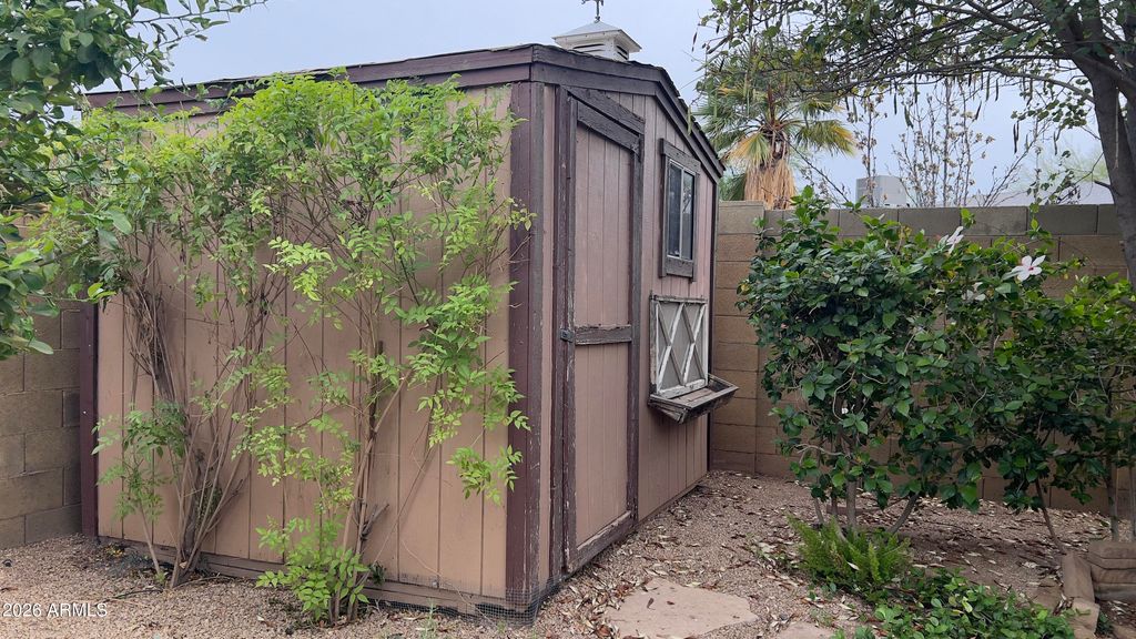 Image 52 of property listing at 801 W MICHELLE Drive, Phoenix, AZ 85023