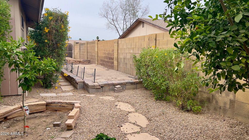 Image 53 of property listing at 801 W MICHELLE Drive, Phoenix, AZ 85023
