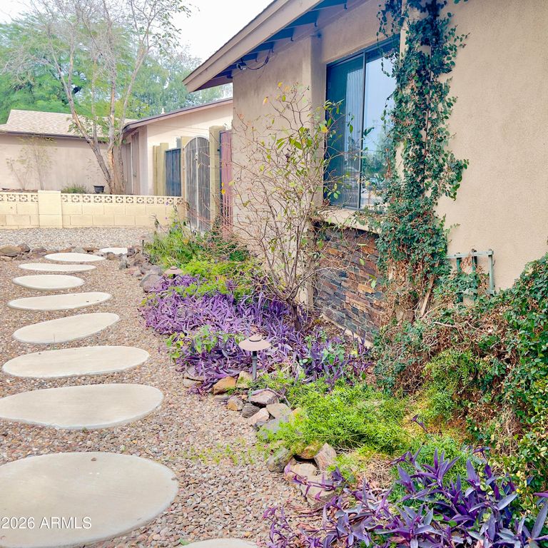 Image 56 of property listing at 801 W MICHELLE Drive, Phoenix, AZ 85023