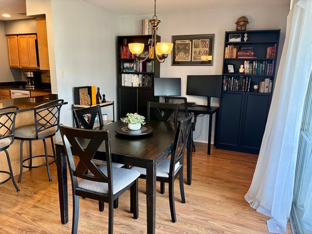 5806A Wolf Road 4, Western Springs, IL 60558