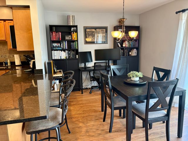 5806A Wolf Road 4, Western Springs, IL 60558