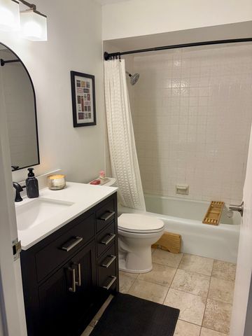 5806A Wolf Road 4, Western Springs, IL 60558