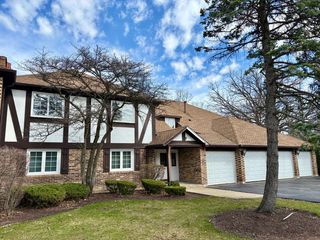 5806A Wolf Road 4, Western Springs, IL 60558