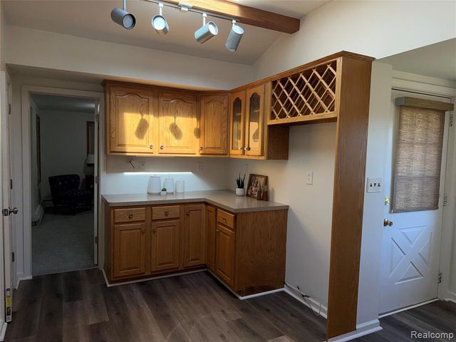 23211 Glenbrook Street, Saint Clair Shores, MI 48082