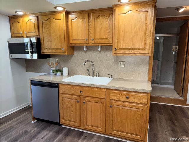 23211 Glenbrook Street, Saint Clair Shores, MI 48082