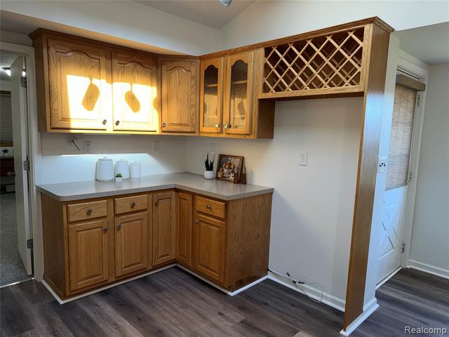 23211 Glenbrook Street, Saint Clair Shores, MI 48082