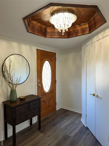 23211 Glenbrook Street, Saint Clair Shores, MI 48082