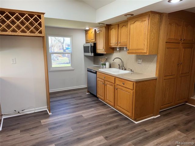 23211 Glenbrook Street, Saint Clair Shores, MI 48082