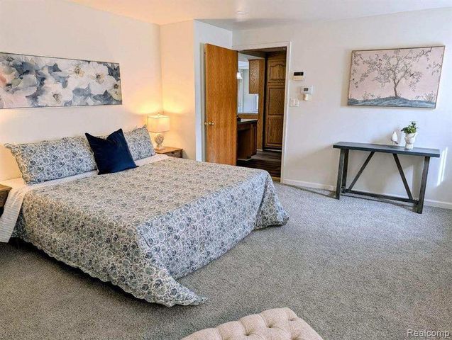 23211 Glenbrook Street, Saint Clair Shores, MI 48082