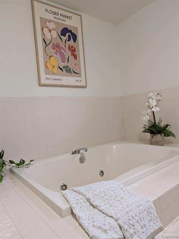 23211 Glenbrook Street, Saint Clair Shores, MI 48082