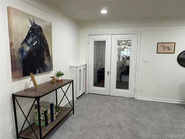 23211 Glenbrook Street, Saint Clair Shores, MI 48082