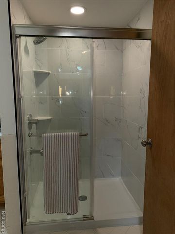 23211 Glenbrook Street, Saint Clair Shores, MI 48082