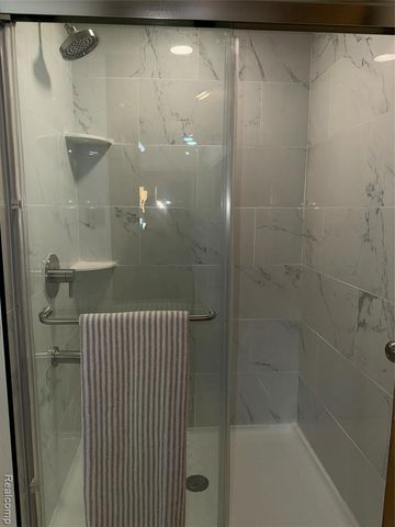 23211 Glenbrook Street, Saint Clair Shores, MI 48082