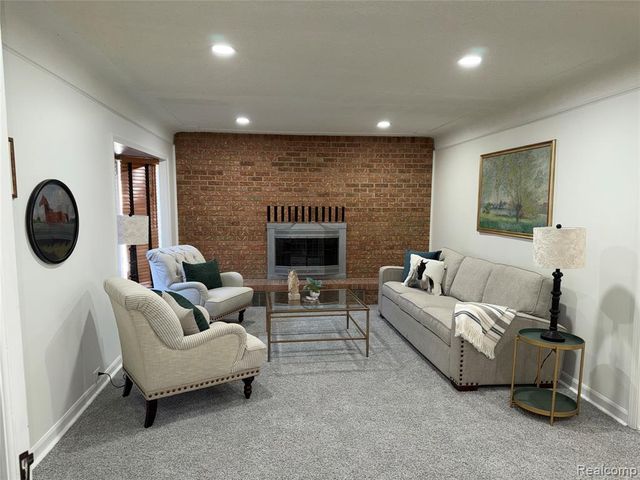 23211 Glenbrook Street, Saint Clair Shores, MI 48082