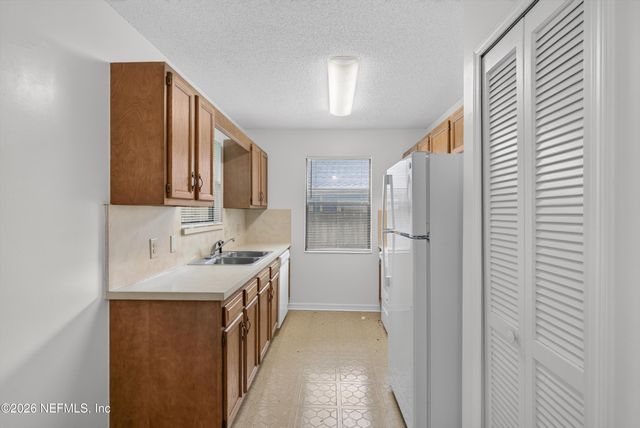 1445 CLASSIC OAK Road W, Jacksonville, FL 32225