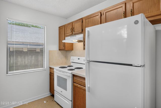 1445 CLASSIC OAK Road W, Jacksonville, FL 32225
