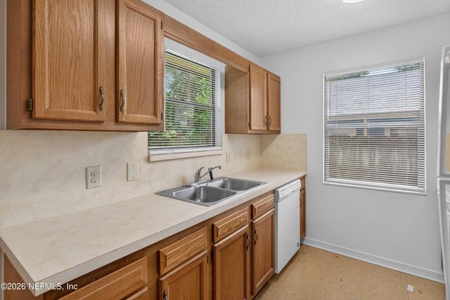 1445 CLASSIC OAK Road W, Jacksonville, FL 32225