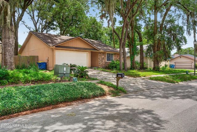 1445 CLASSIC OAK Road W, Jacksonville, FL 32225