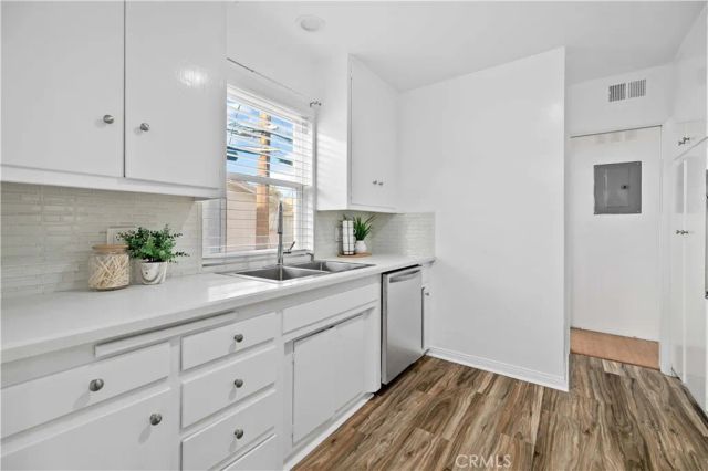 1227 E 1st 2F, Long Beach, CA 90802