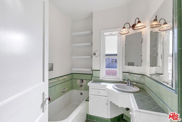 635 S Burnside Avenue, Los Angeles, CA 90036