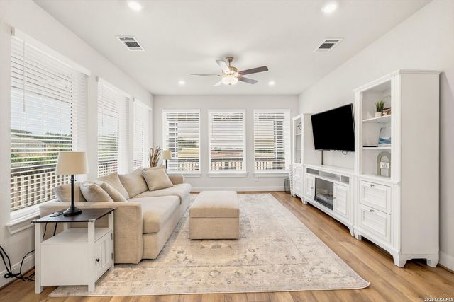 2650 Vistablue Ln, San Antonio, TX 78245