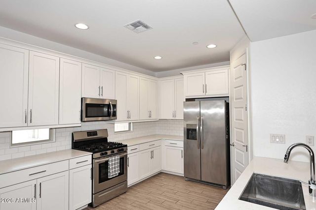 9534 E TRIPOLI Avenue E, Mesa, AZ 85212