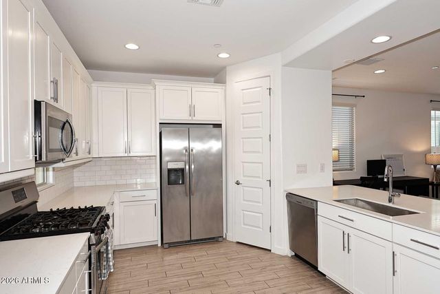 9534 E TRIPOLI Avenue E, Mesa, AZ 85212