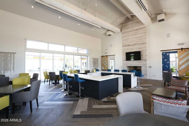 9534 E TRIPOLI Avenue E, Mesa, AZ 85212