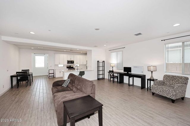 9534 E TRIPOLI Avenue E, Mesa, AZ 85212