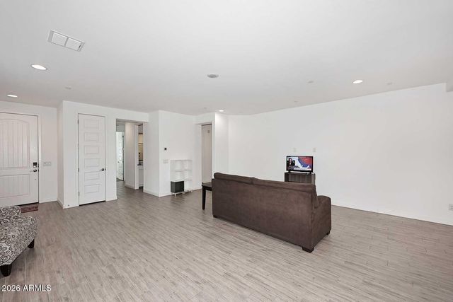 9534 E TRIPOLI Avenue E, Mesa, AZ 85212