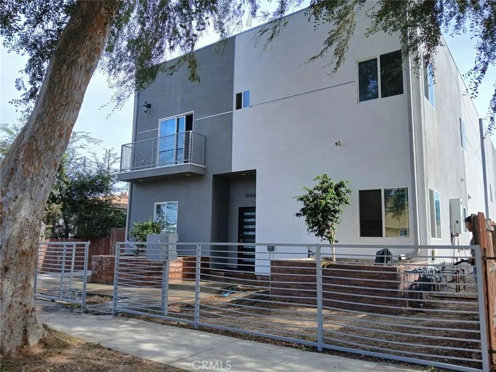 1606 W 84th Place, Los Angeles, CA 90047