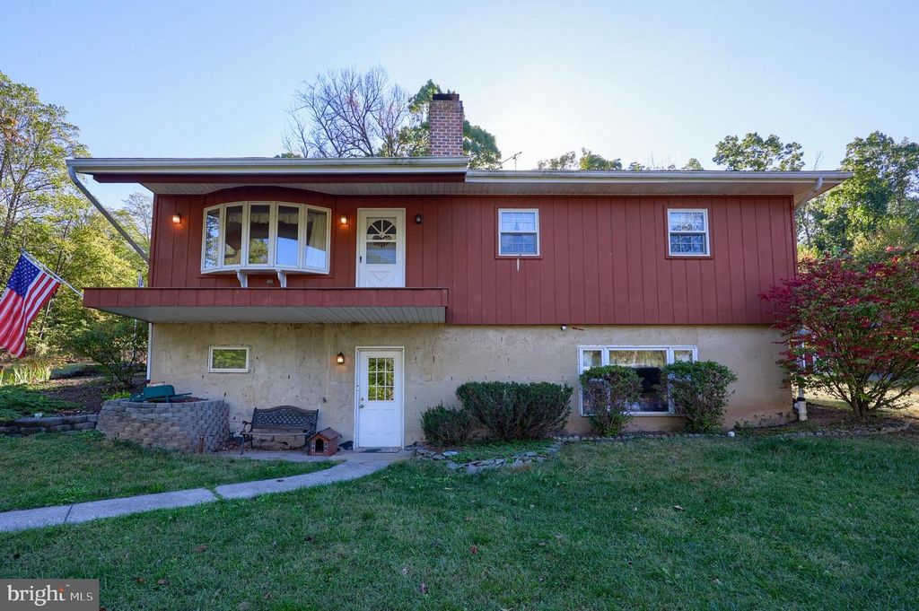 814 MOORES MOUNTAIN RD, Lewisberry, PA 17339