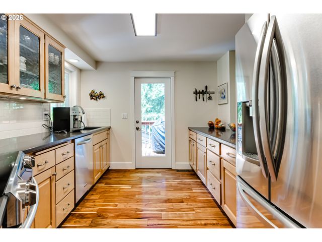 1695 CAMEO Dr, Eugene, OR 97405