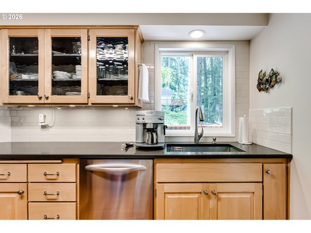 1695 CAMEO Dr, Eugene, OR 97405