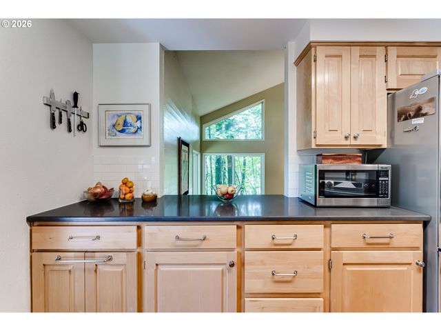 1695 CAMEO Dr, Eugene, OR 97405