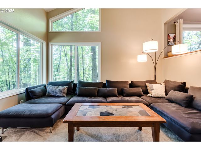 1695 CAMEO Dr, Eugene, OR 97405