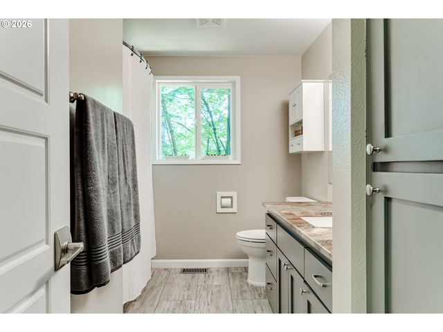 1695 CAMEO Dr, Eugene, OR 97405