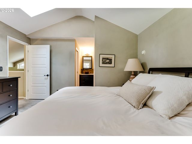 1695 CAMEO Dr, Eugene, OR 97405