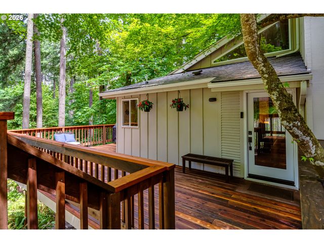 1695 CAMEO Dr, Eugene, OR 97405
