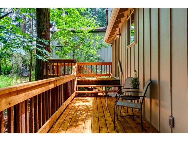 1695 CAMEO Dr, Eugene, OR 97405
