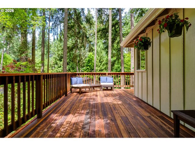 1695 CAMEO Dr, Eugene, OR 97405