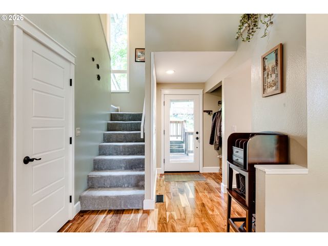 1695 CAMEO Dr, Eugene, OR 97405