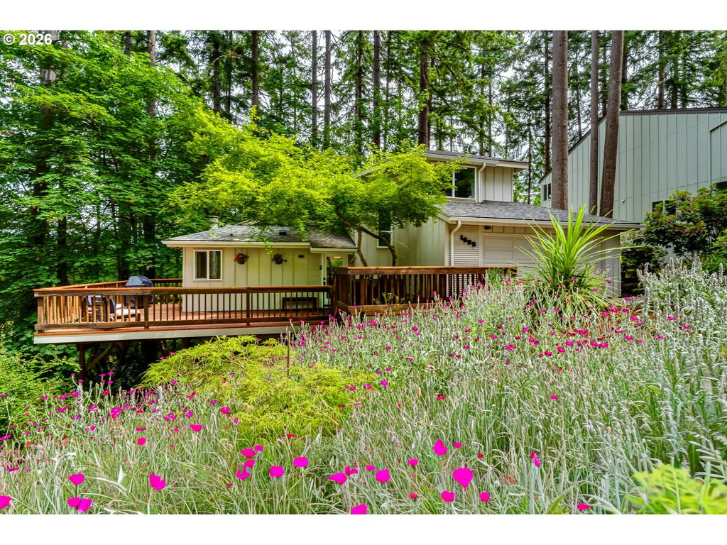 1695 CAMEO Dr, Eugene, OR 97405