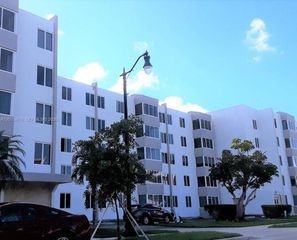 250 180th Dr 308, Sunny Isles Beach, FL 33160
