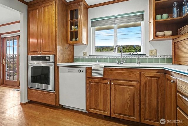 8900 2nd Avenue NE, Seattle, WA 98115