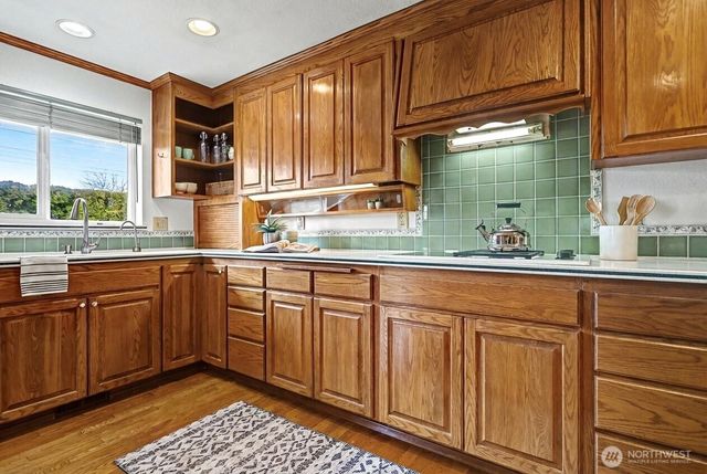 8900 2nd Avenue NE, Seattle, WA 98115